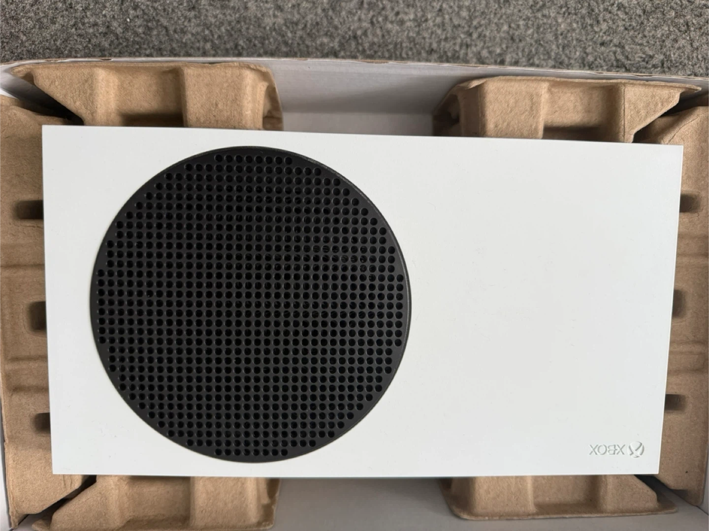 Xbox Series S in white with 512GB SSD and 2 controllers - photo 2