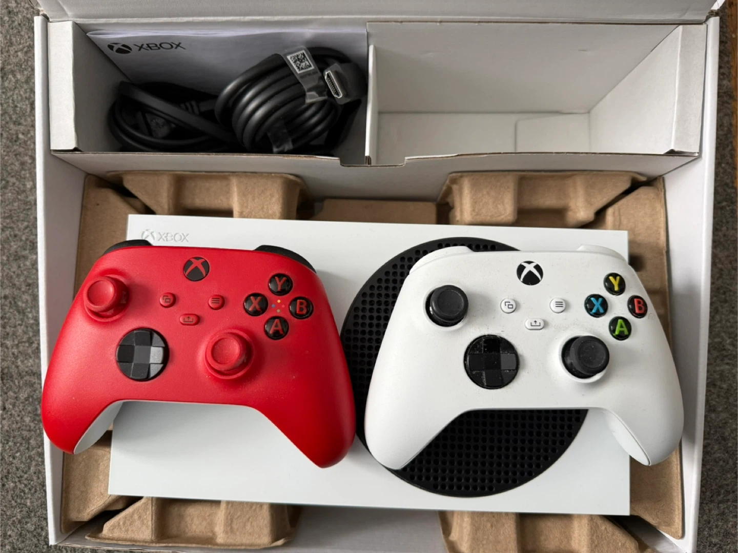 Xbox Series S in white with 512GB SSD and 2 controllers - photo 3