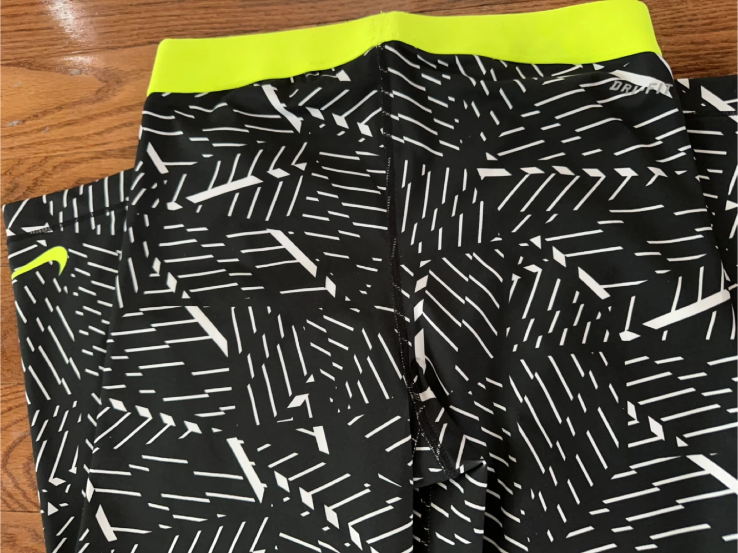 Nike Pro Dri-FIT Capris Black/White/Volt Size M - photo 3