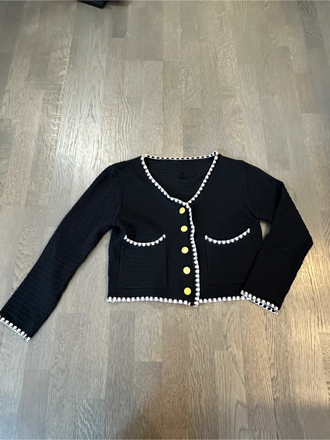 👑 Cropped Cardigan with Gold Buttons