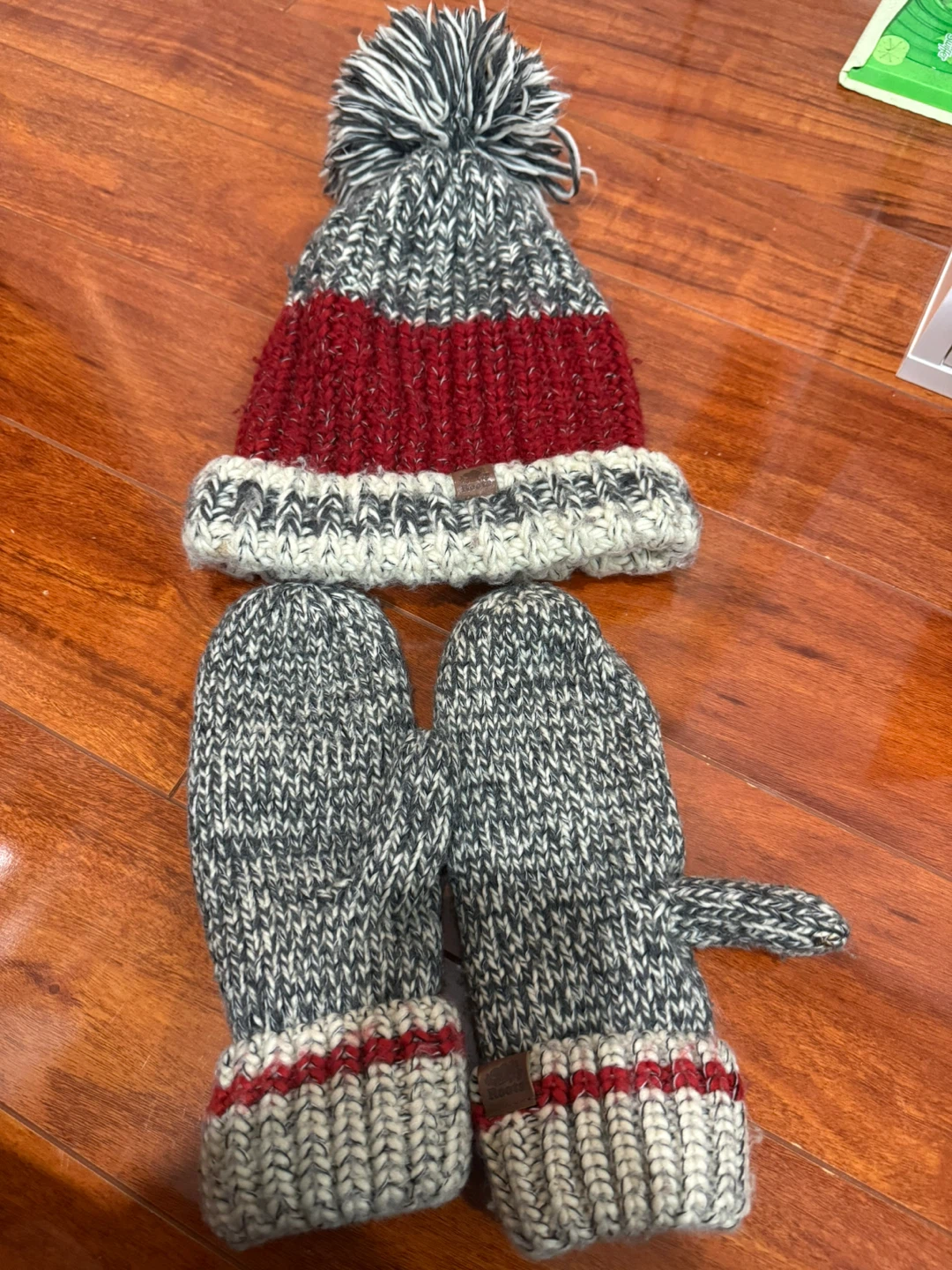 EUC Roots Hat/Mittens Set