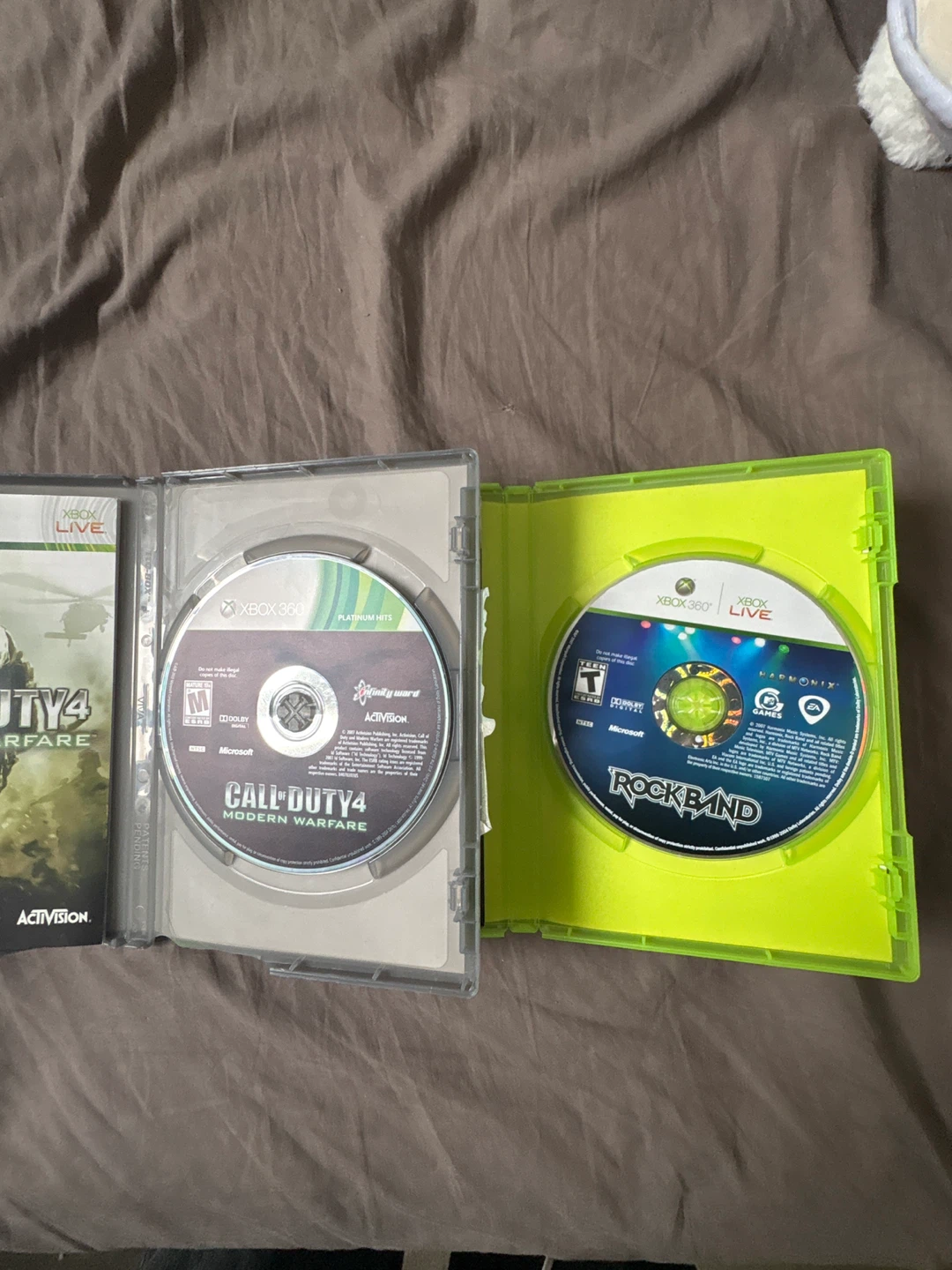 Xbox 360 Games - Call of Duty 4 & Rock Band - photo 2