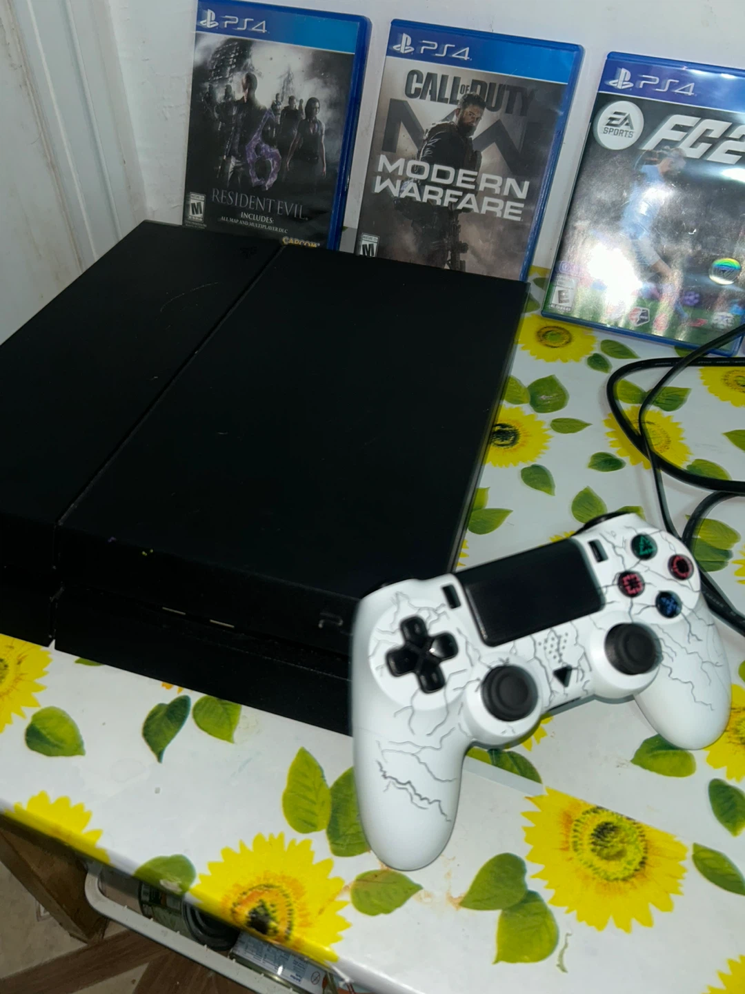 Sony PlayStation 4 (PS4) with Controller and Games - photo 2
