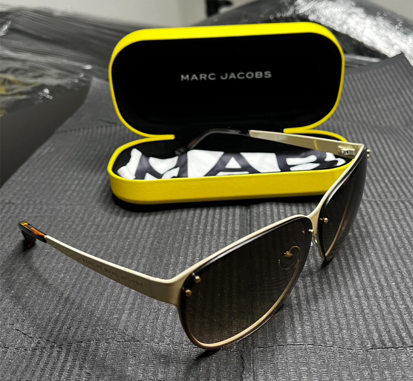 Marc Jacobs Women's Sunglasses with Case - photo 2