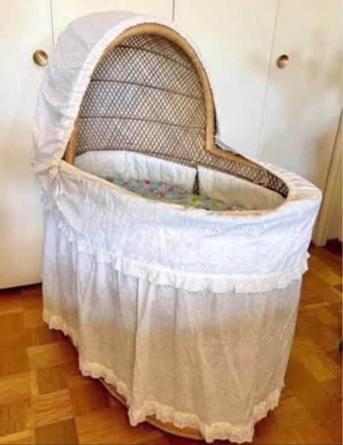 Vintage Wicker Bassinet with Assessories - photo 4