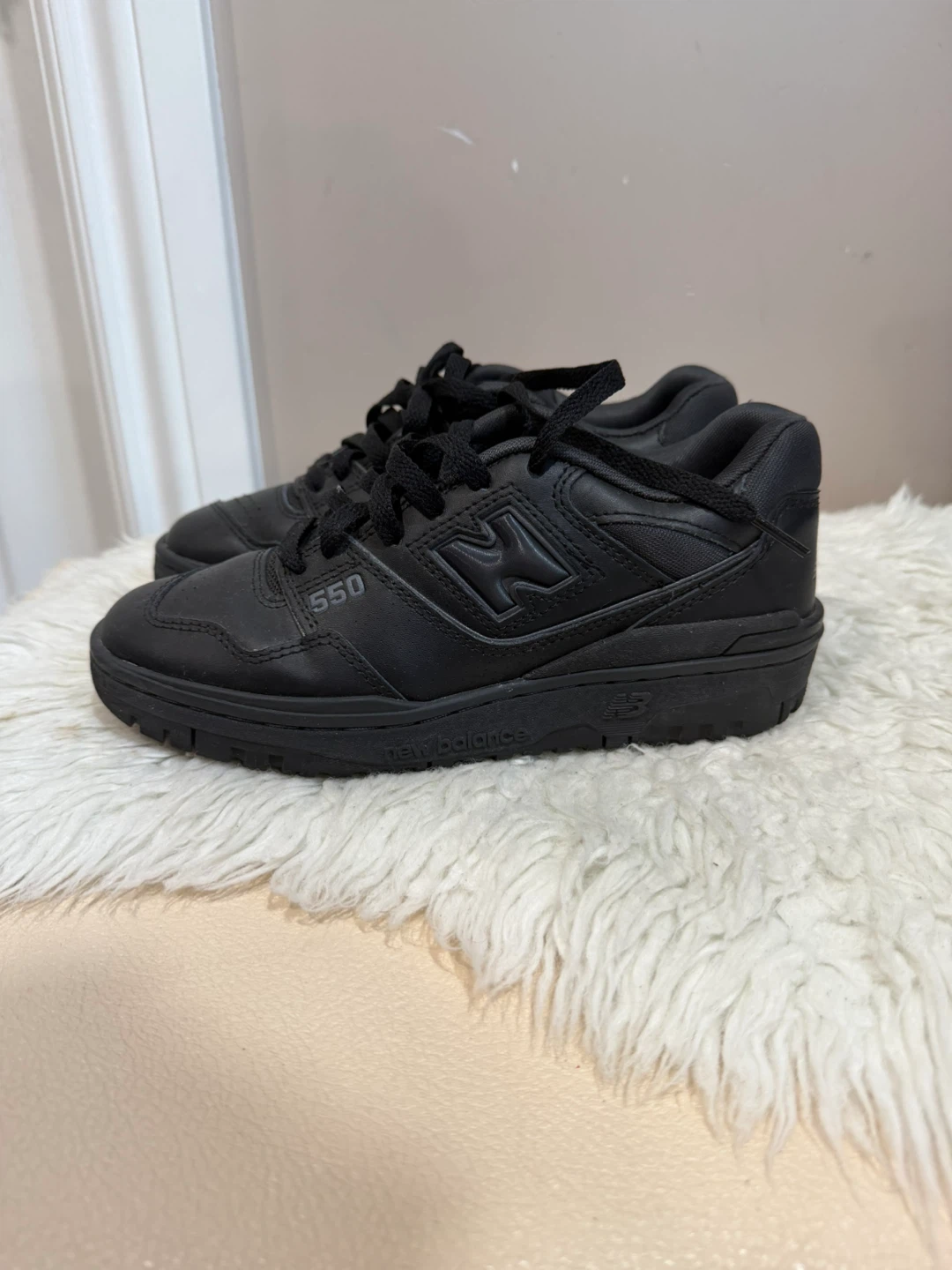 New Balance 550 Black Shoes Size 6