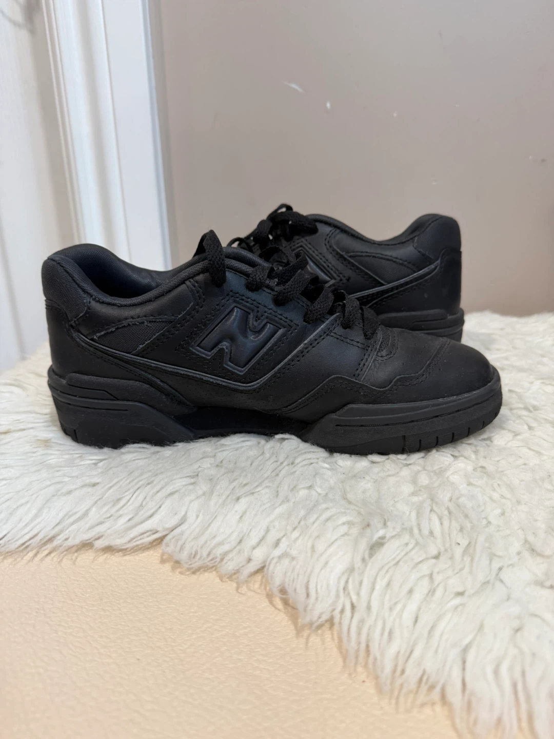New Balance 550 Black Shoes Size 6 - photo 2