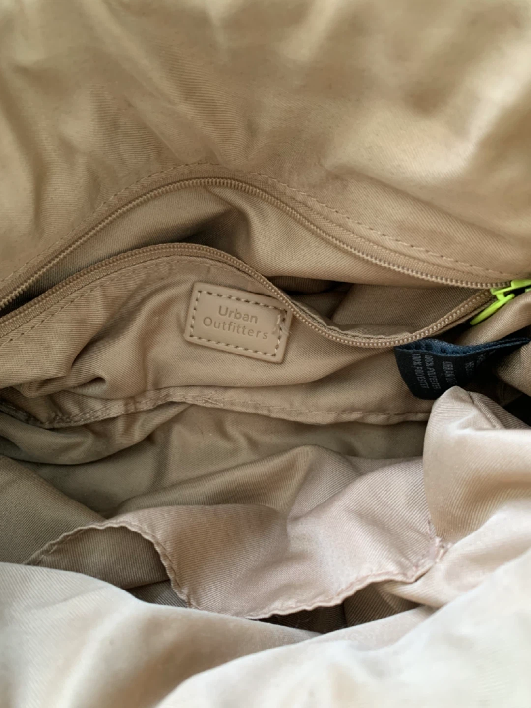 Urban Outfitters Puffer Bag - photo 4