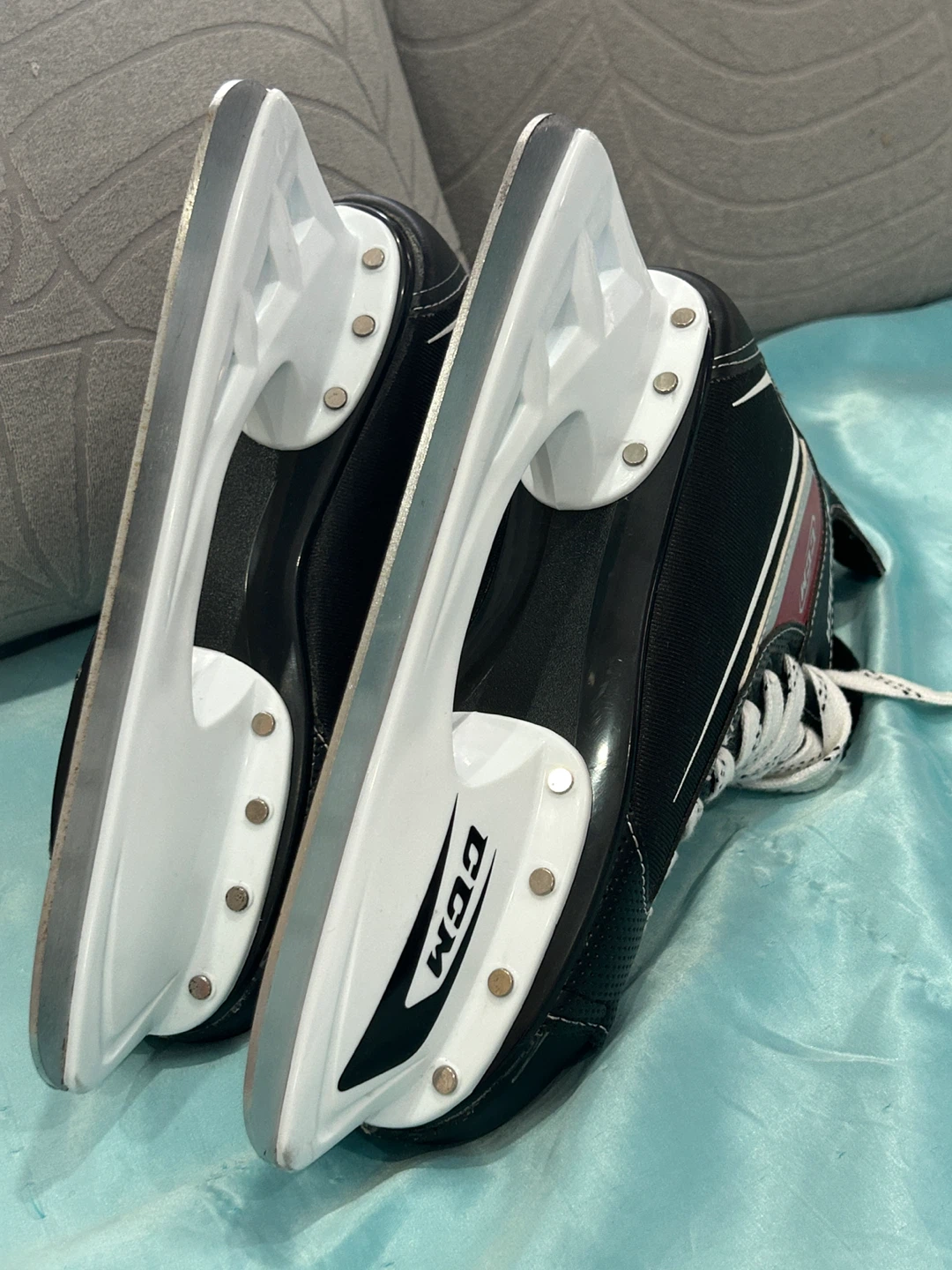 CCM Ice Skates size 5 (SOLD IN FB MARKETPLACE) - photo 5