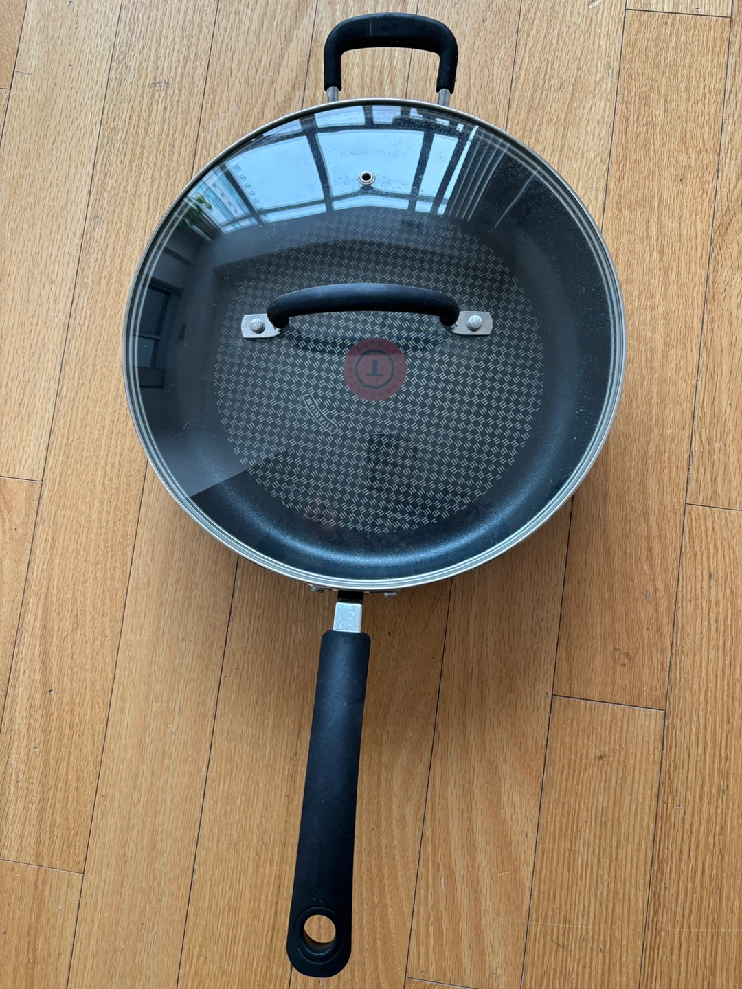 T-fal titanium frying pan with Lid - 12”