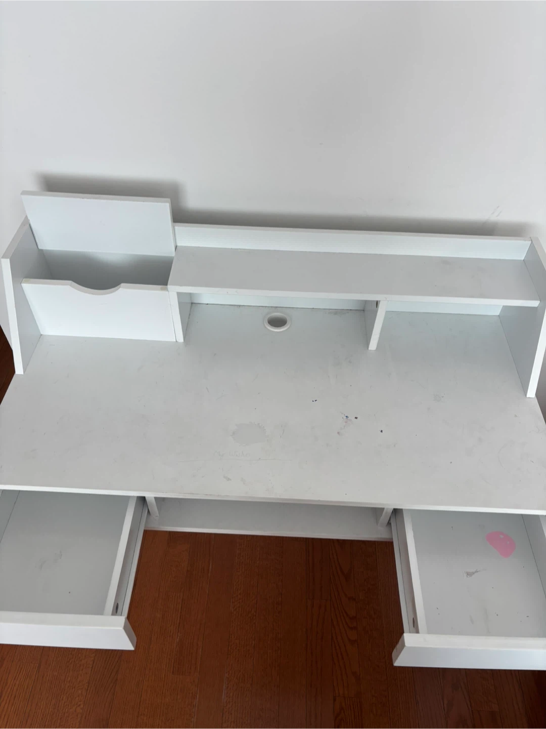 White desk - photo 2
