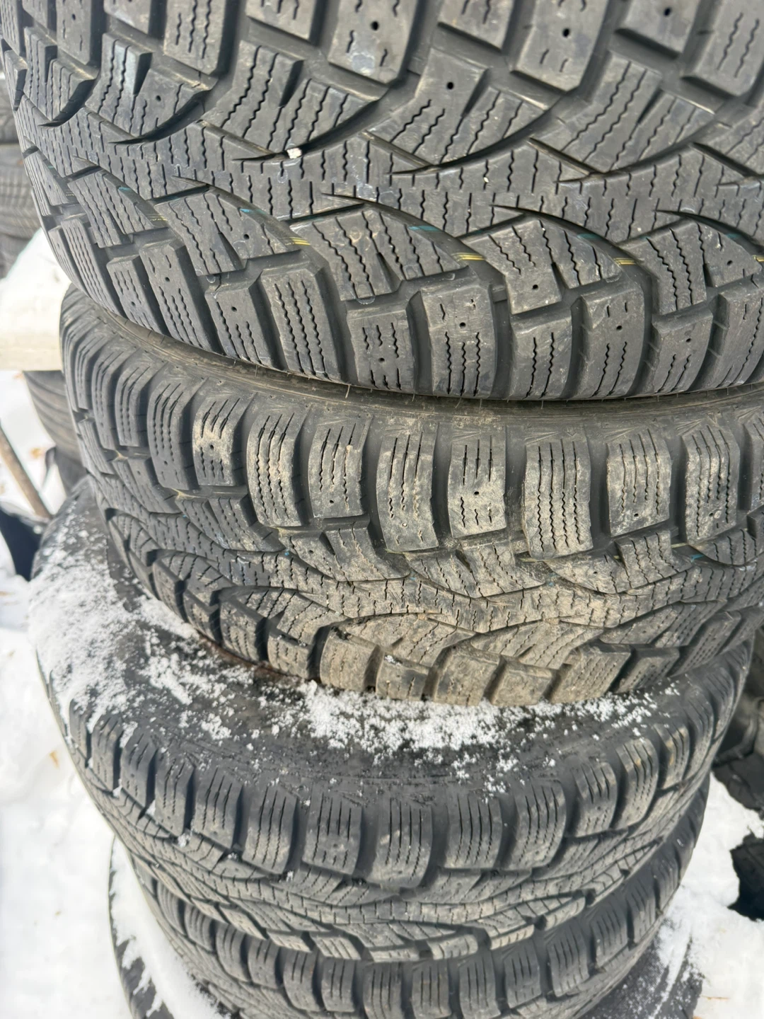205-60-R16 95% thread like new winter - photo 2