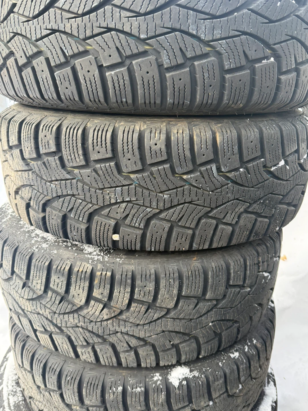 205-60-R16 95% thread like new winter