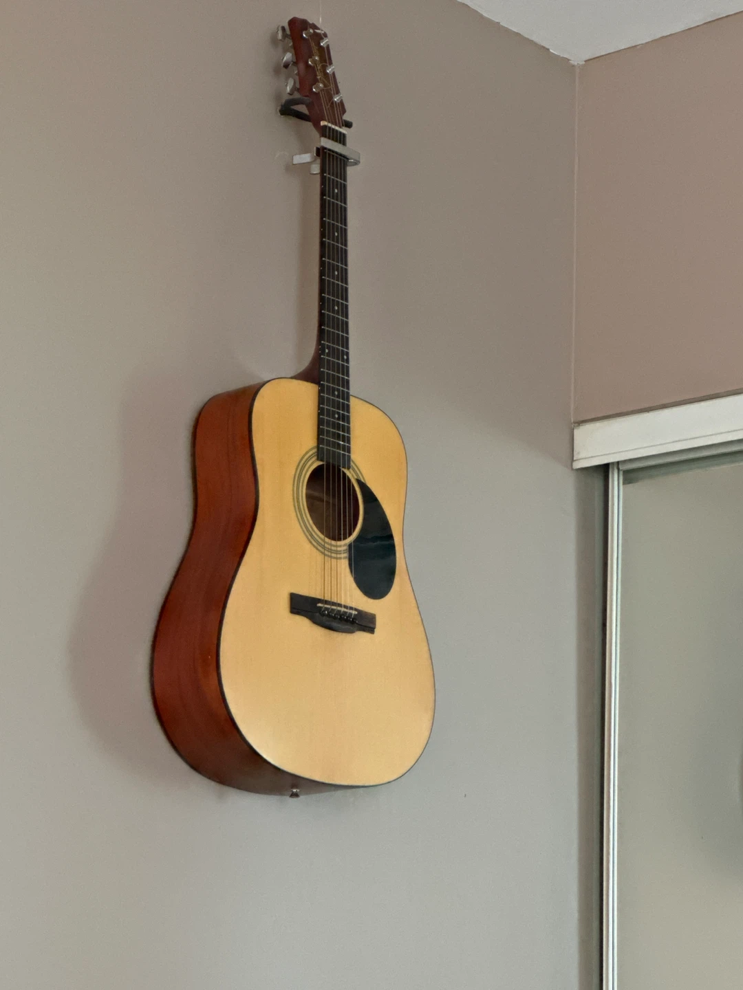 Acoustic Guitar - photo 2
