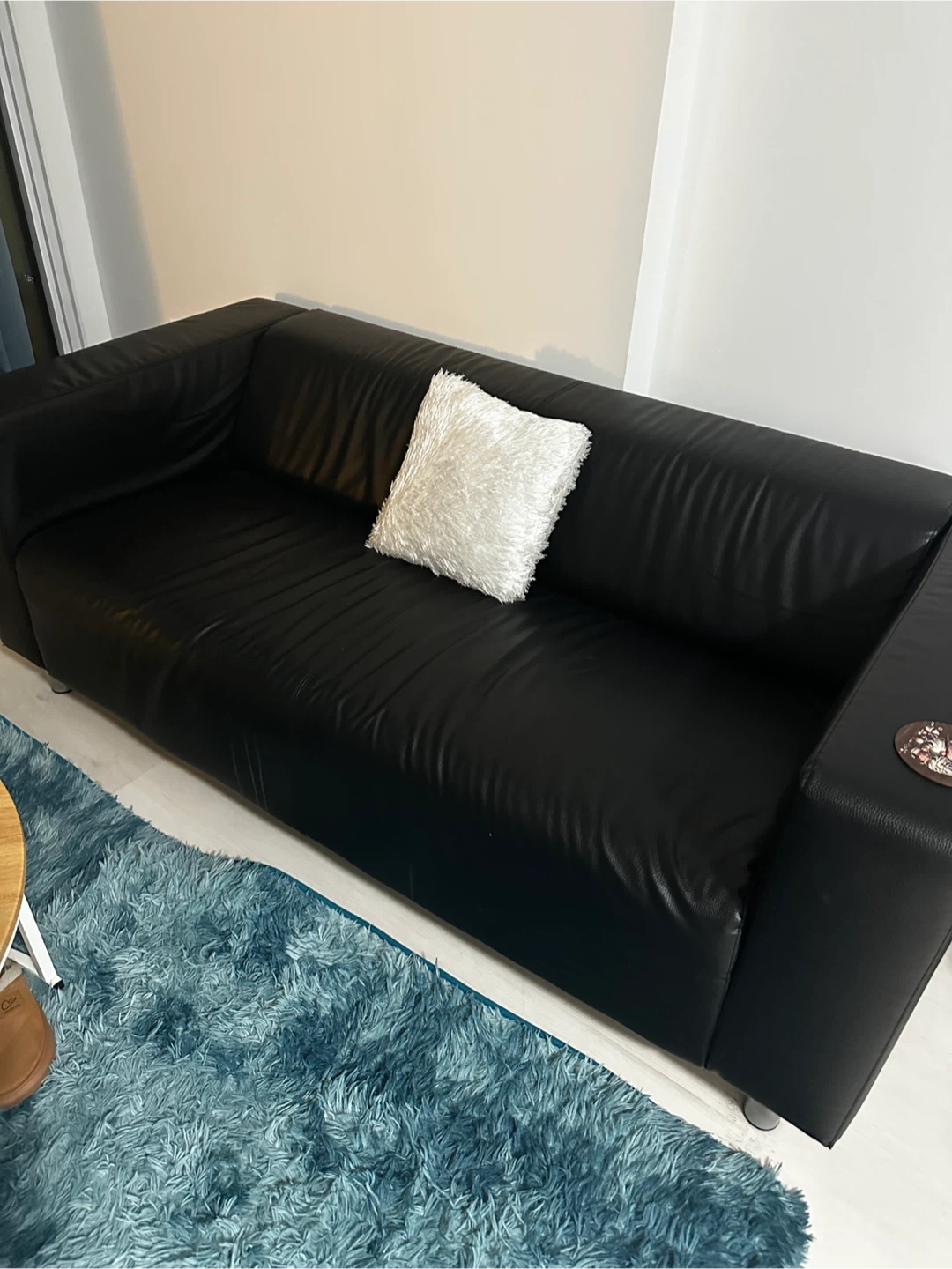 Black faux leather sofa - photo 2