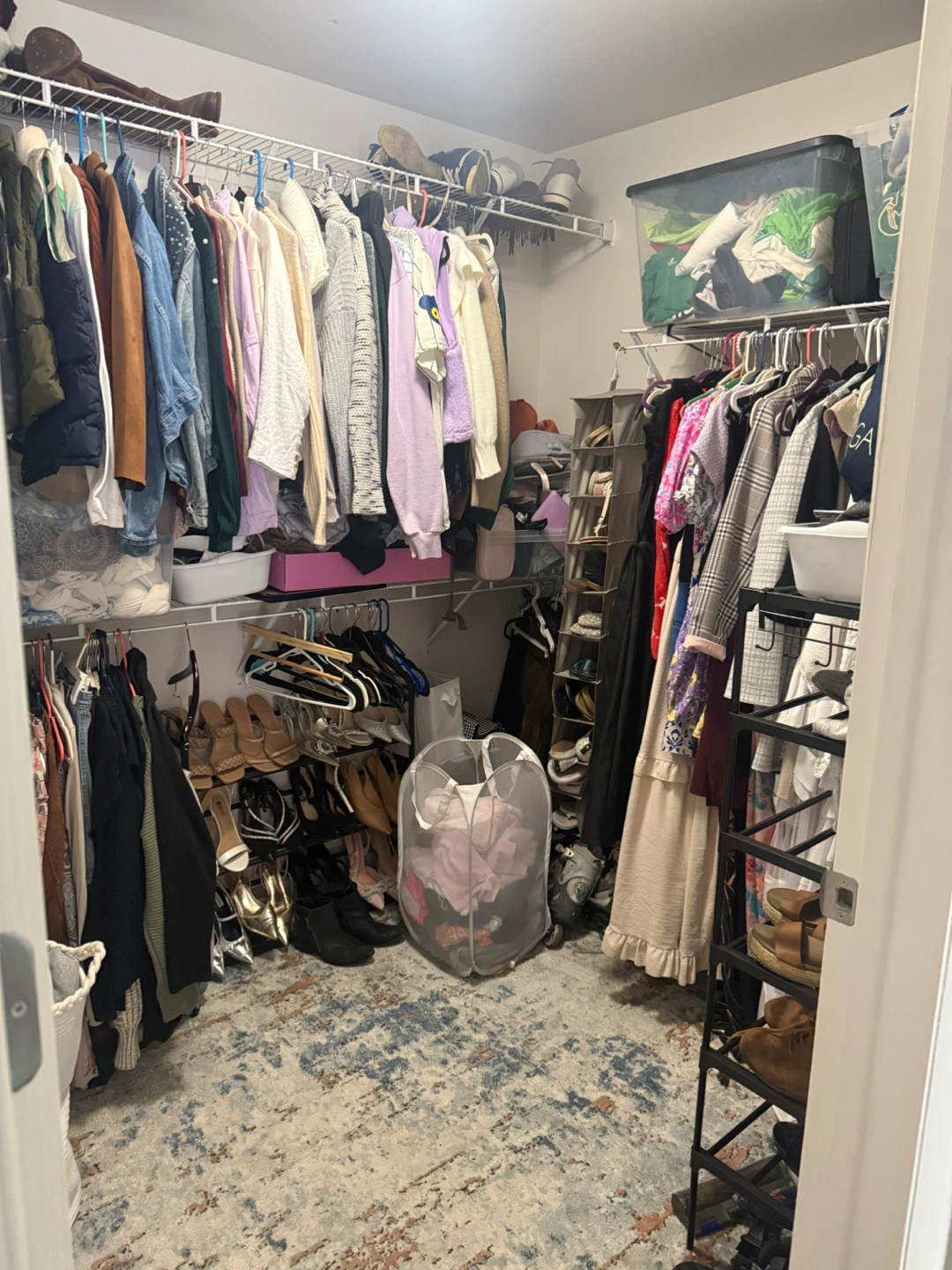 River North - Lux 2 Bed / 2 Bath Massive Private Yard Amenities - photo 4