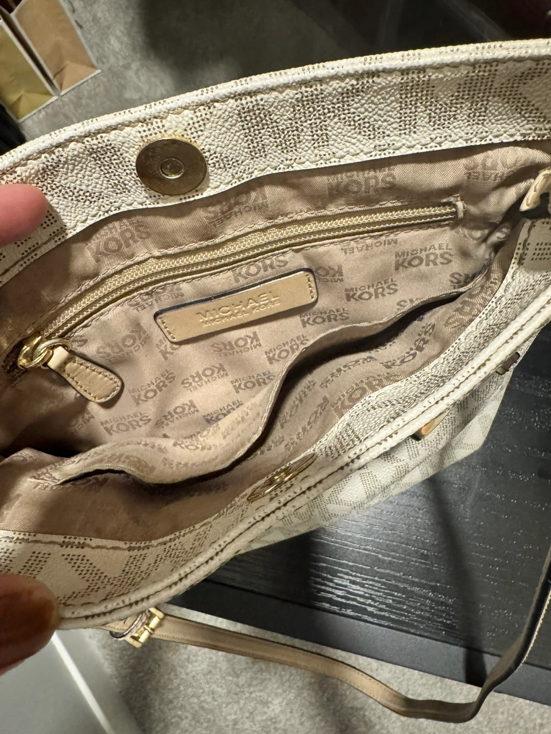 Michael Kors Signature Logo Shoulder Bag - photo 4