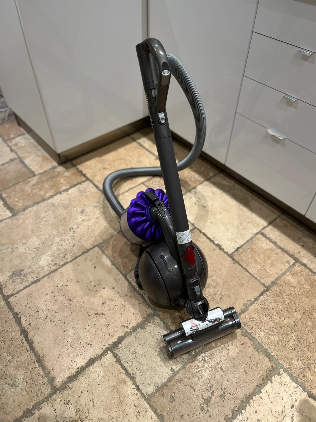 Dyson DC37