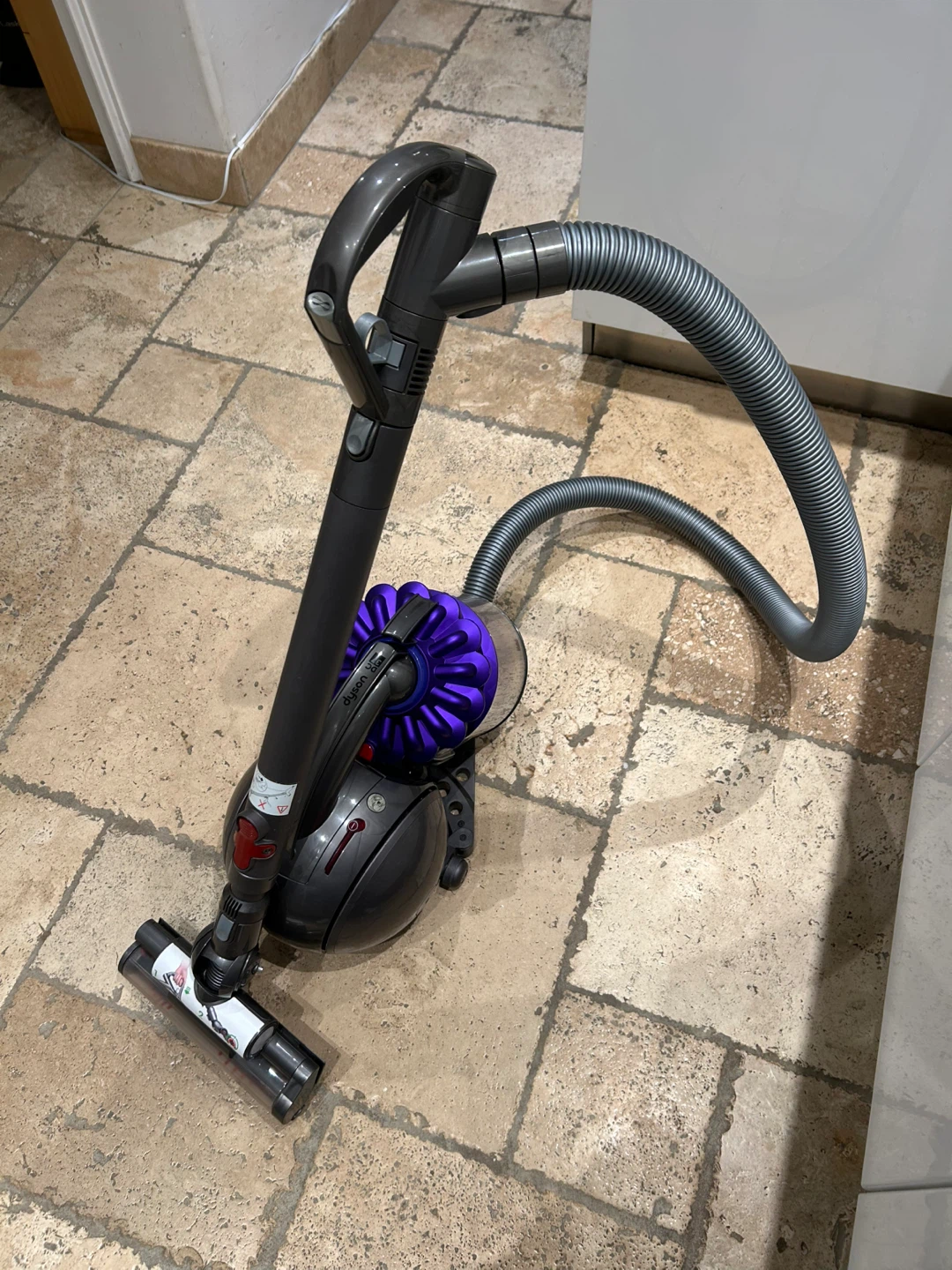 Dyson DC37 - photo 2