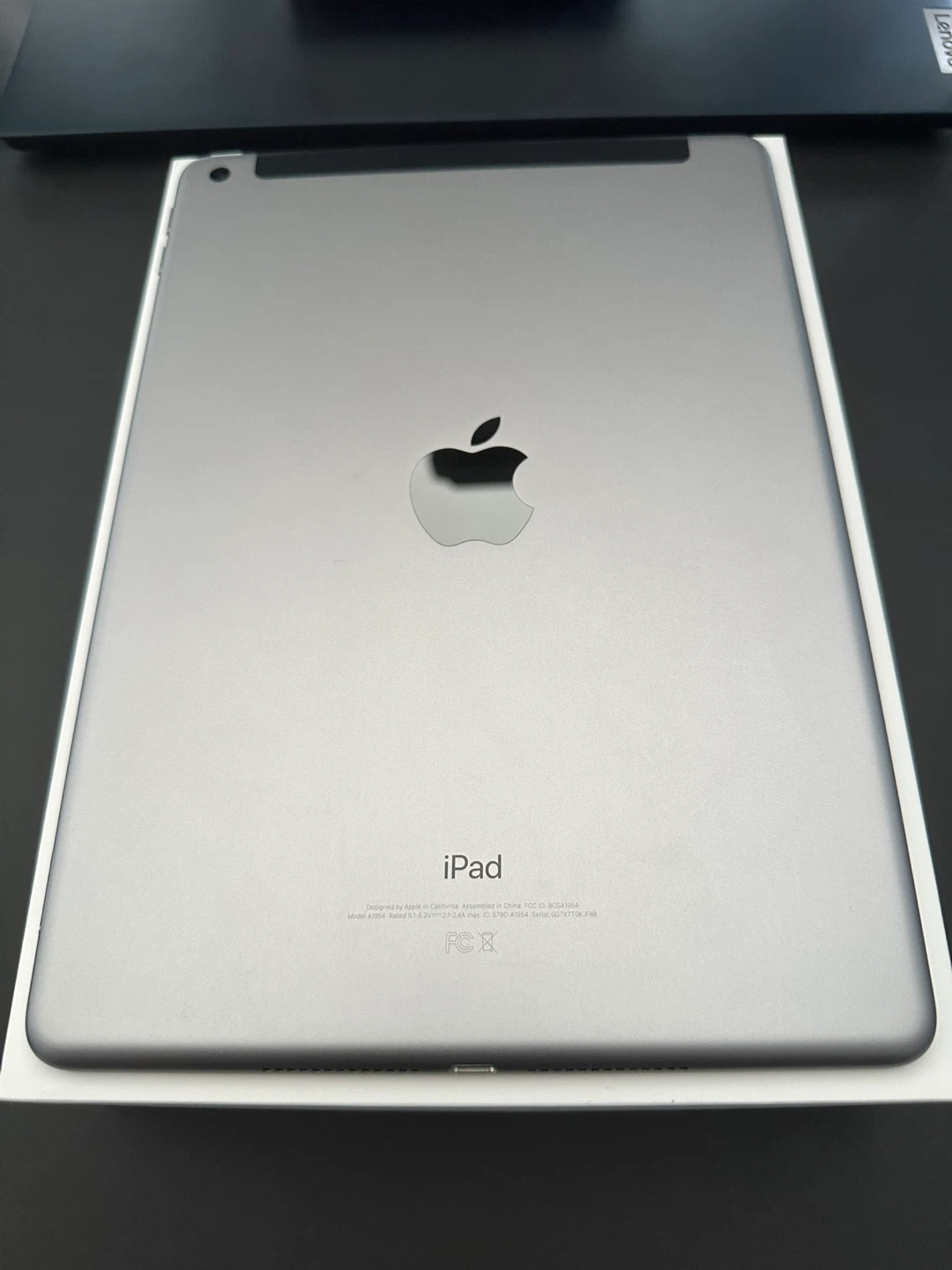 Apple iPad (6th Gen) Wi-Fi + Cellular 32GB