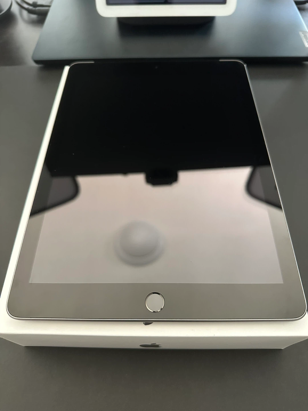 Apple iPad (6th Gen) Wi-Fi + Cellular 32GB - photo 2