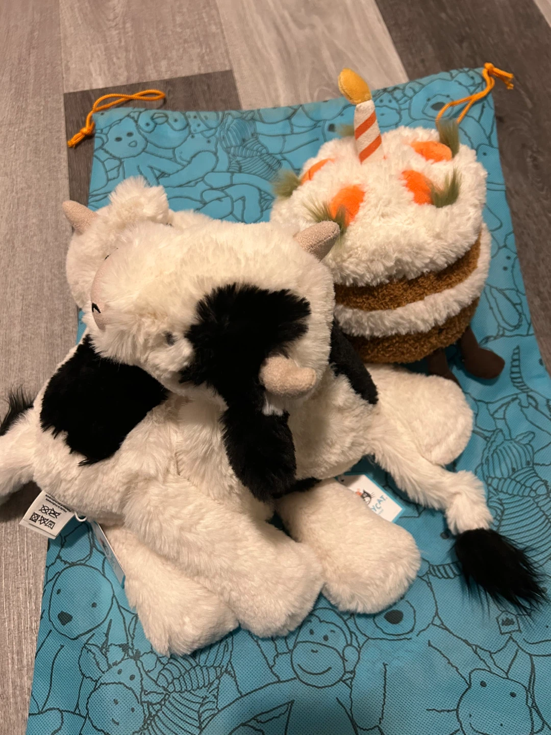 Jellycat "Amuseables" Plush Cow And Carrot Cake - photo 2