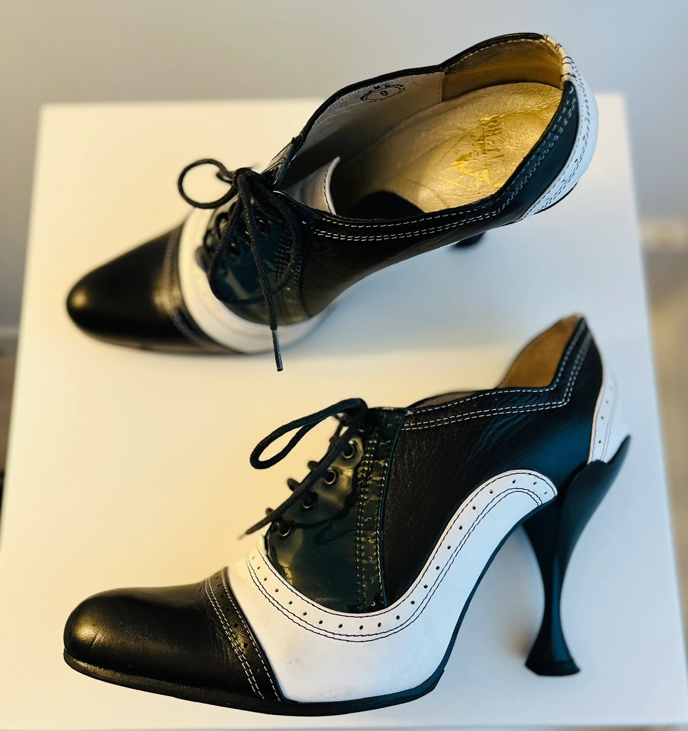 John Fluevog Vintage Black & White Wingtip Heels Size 8 - photo 5