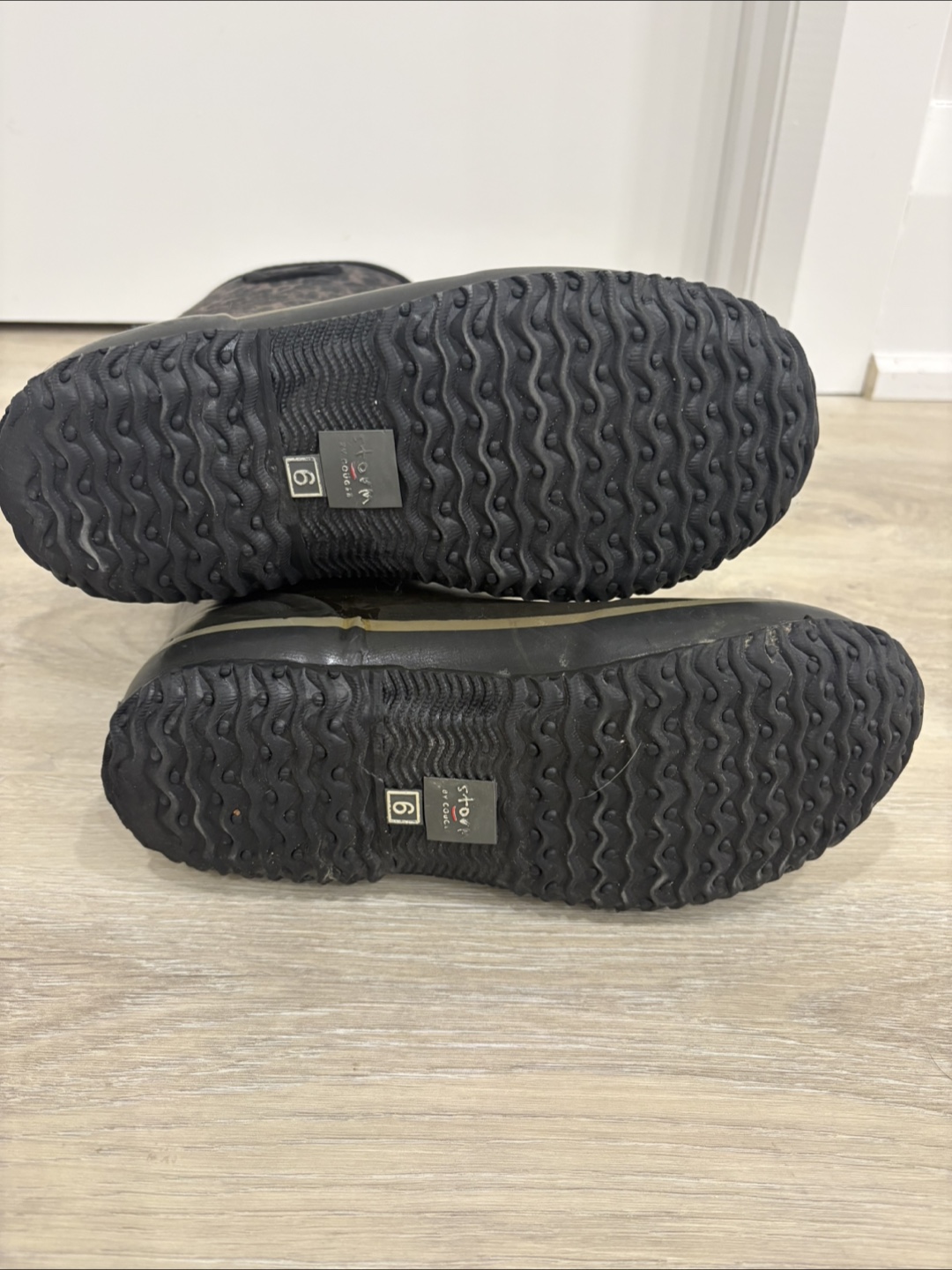 Bogs Boots Size 6 - photo 2