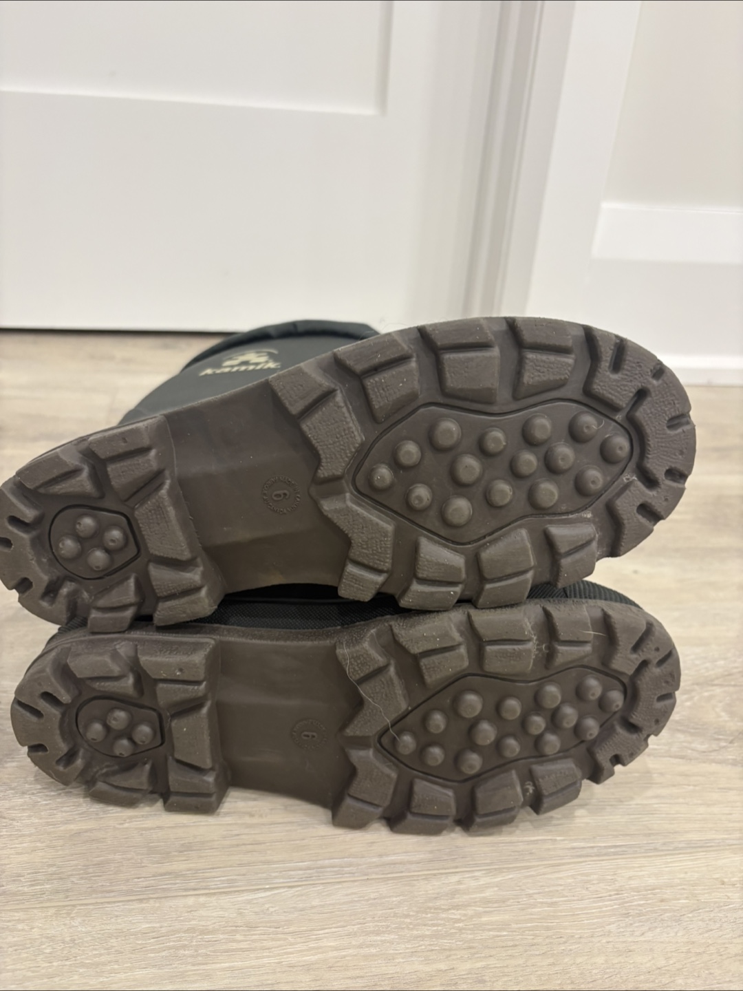 Kamik Black Winter Boots - Size S - photo 3