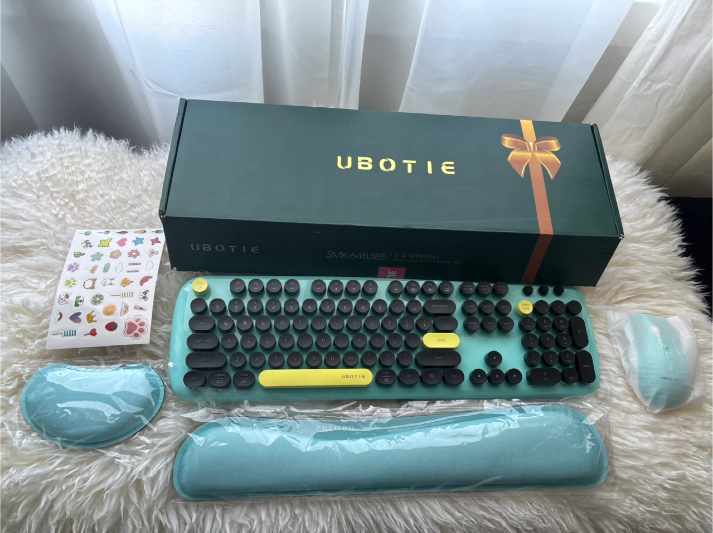 UBOTIE SMK-648385 2.4 Wireless Keyboard and Mouse Set
