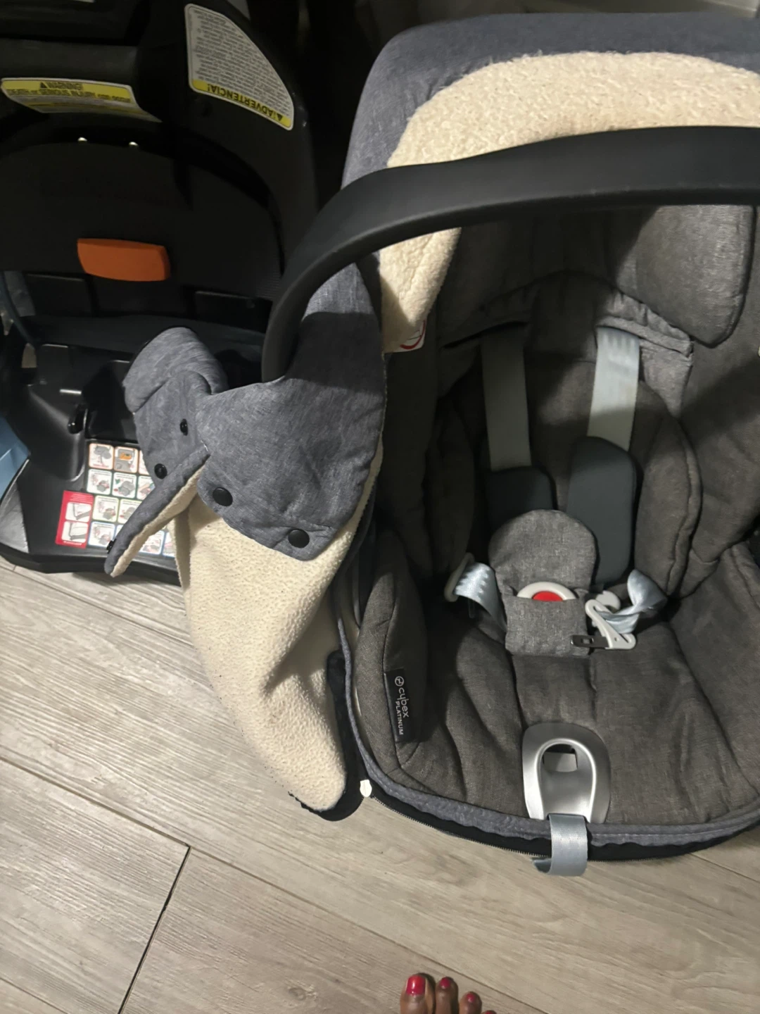 Cybex Infant Car Seat with Base - photo 2