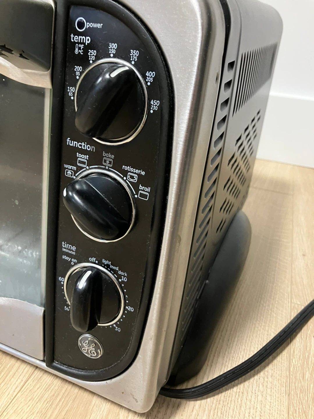 Black toaster oven garage sale - photo 3
