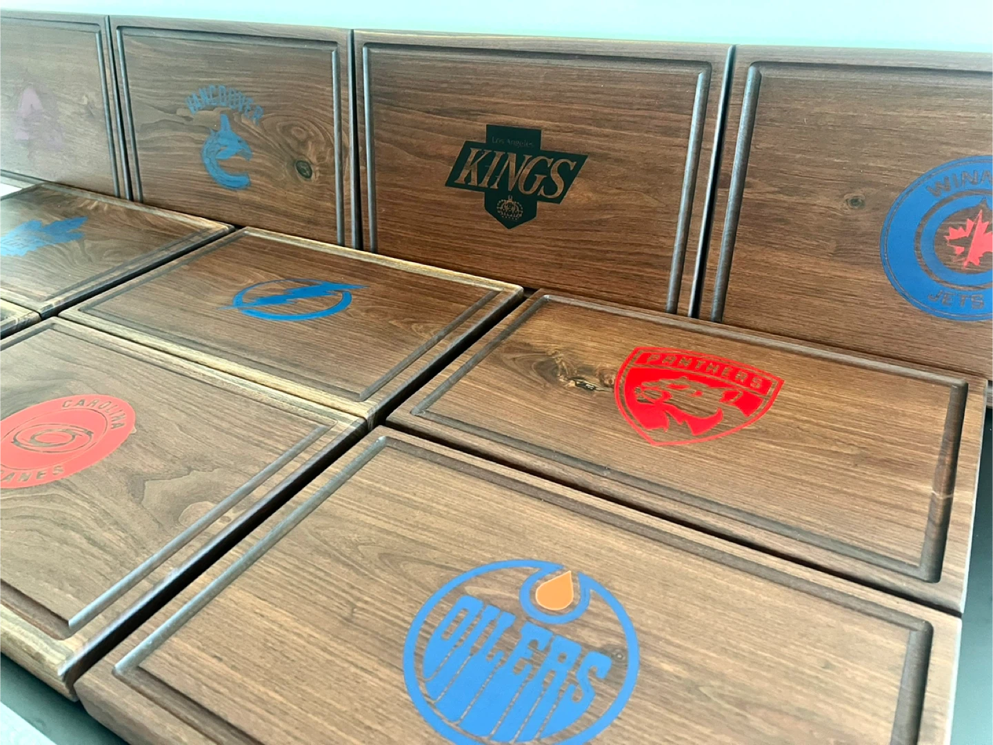 NHL Logo - Black Walnut Chopping Boards - photo 2