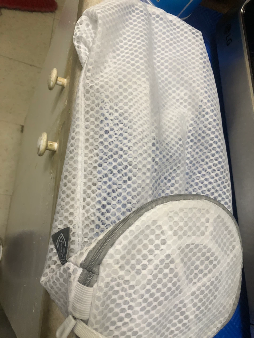 New -White Mesh Laundry shoe Bag with Zipper - photo 4