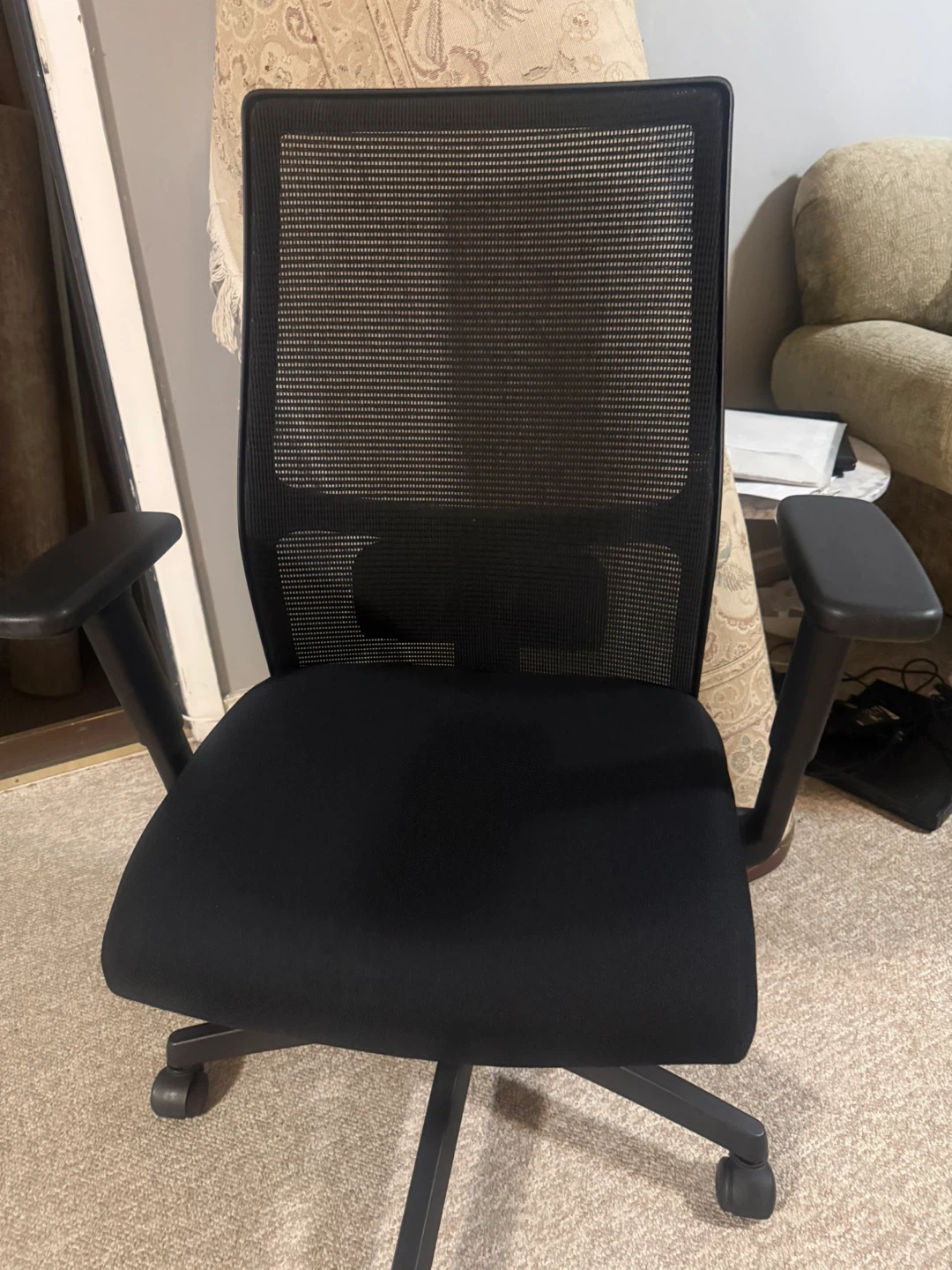 Black Mesh Office Chair - photo 2