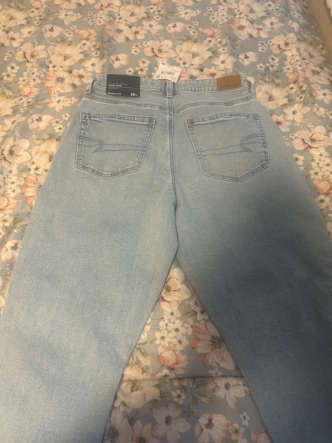 AE Eagle Mom Jeans Super High-Rise Stretch Size 6 (28W) - photo 2