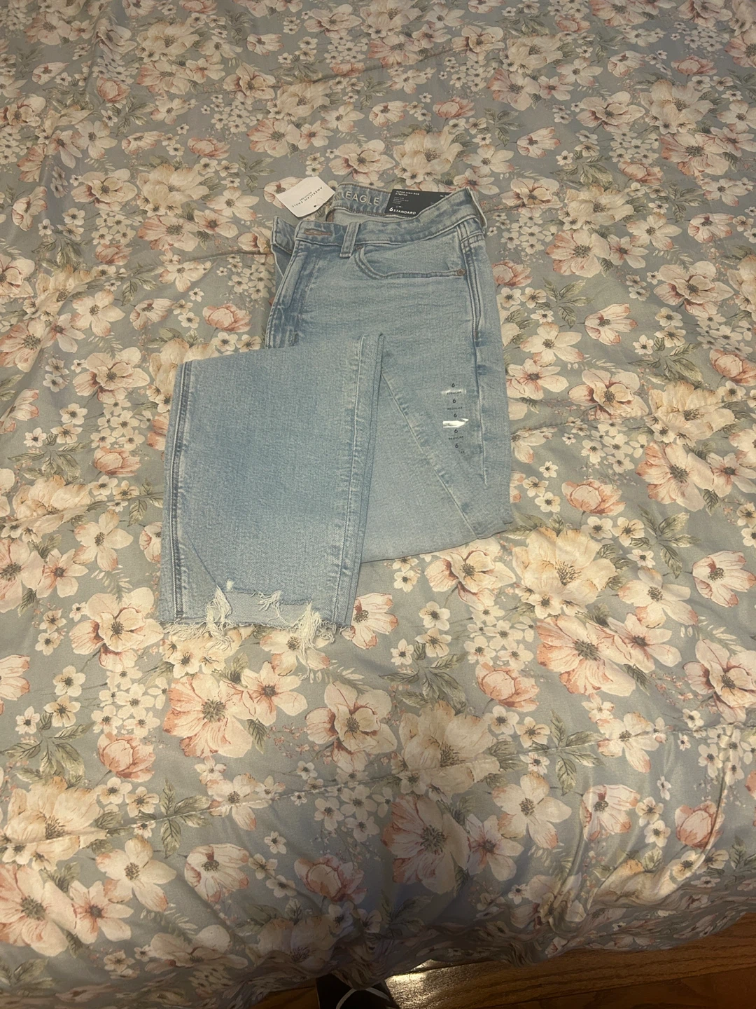 AE Eagle Mom Jeans Super High-Rise Stretch Size 6 (28W) - photo 4