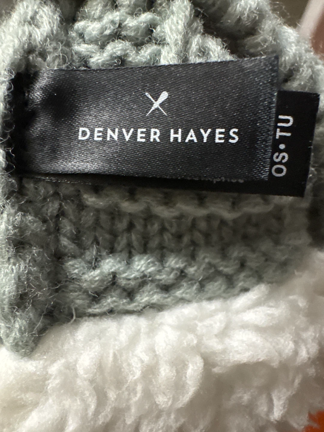 Denver Hayes Grey Knit Pom Pom Hat - photo 2