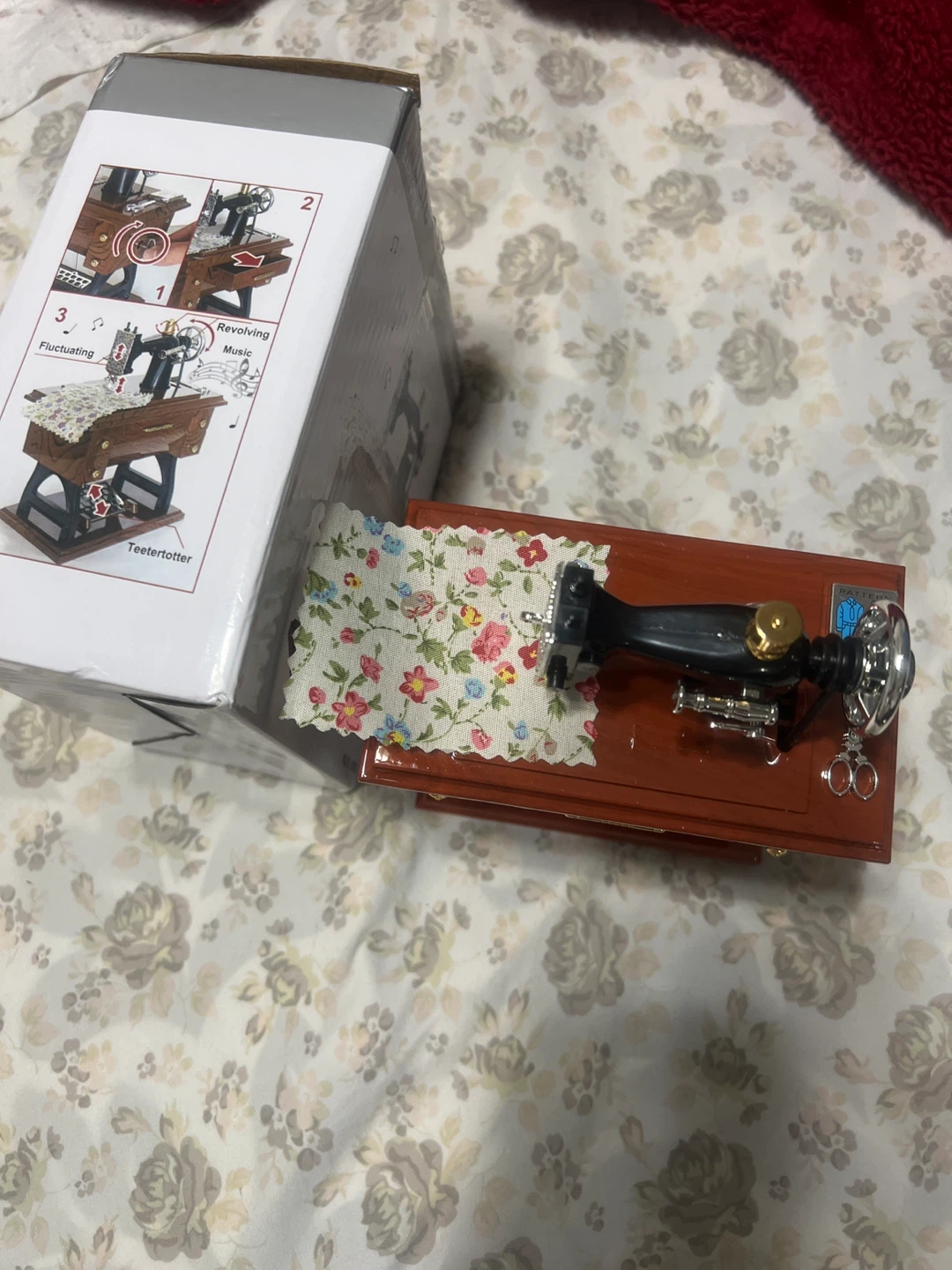 Wooden Sewing Machine Music Box - photo 2