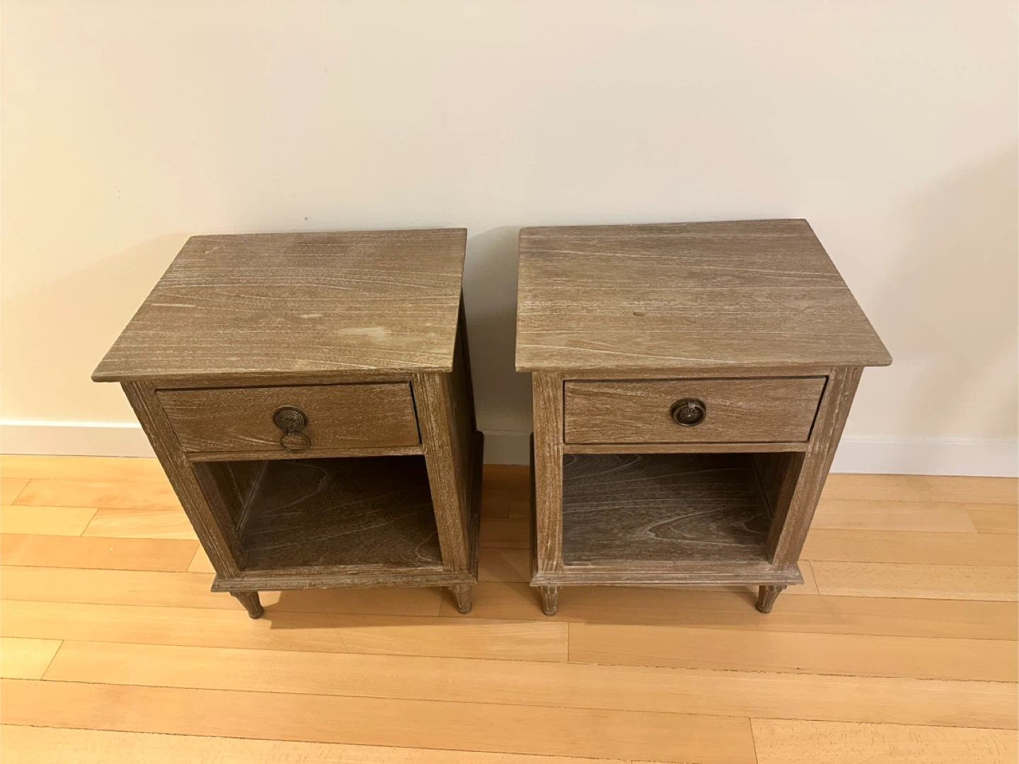 (Expires today) Set of 2 Solid Wood Nightstands - photo 2