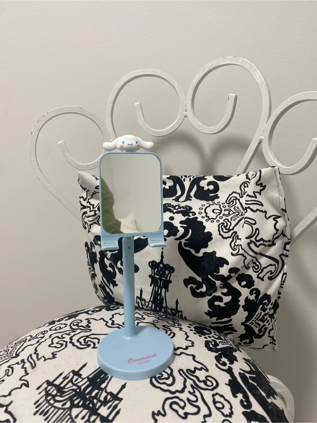 Cinnamoroll Desktop Mirror Stand