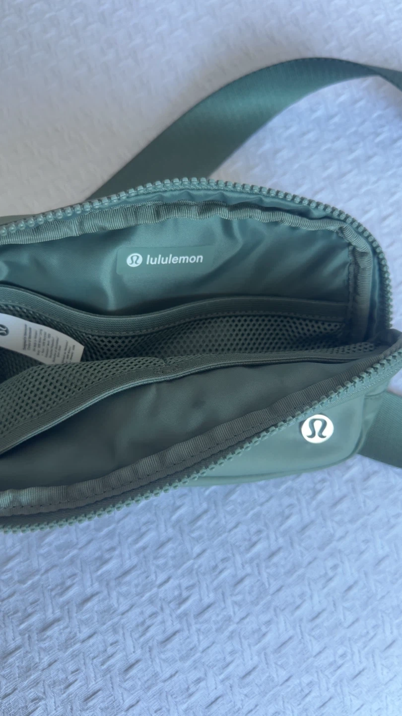 Lululemon Everywhere Belt Bag - Green - photo 2