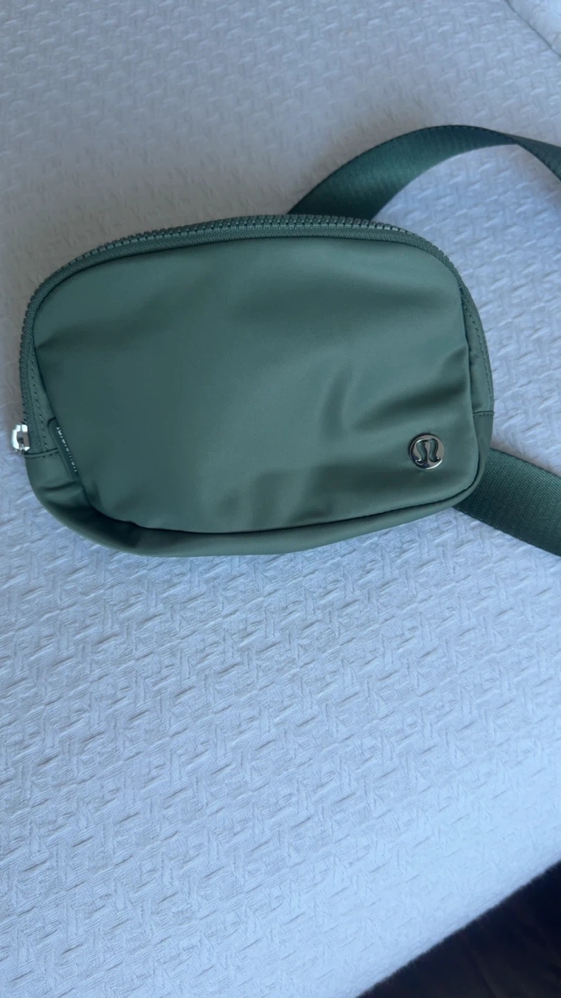 Lululemon Everywhere Belt Bag - Green