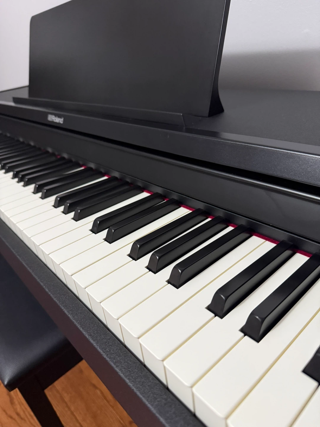 Roland RP-107 Digital Piano w/ Matching Bench - photo 3