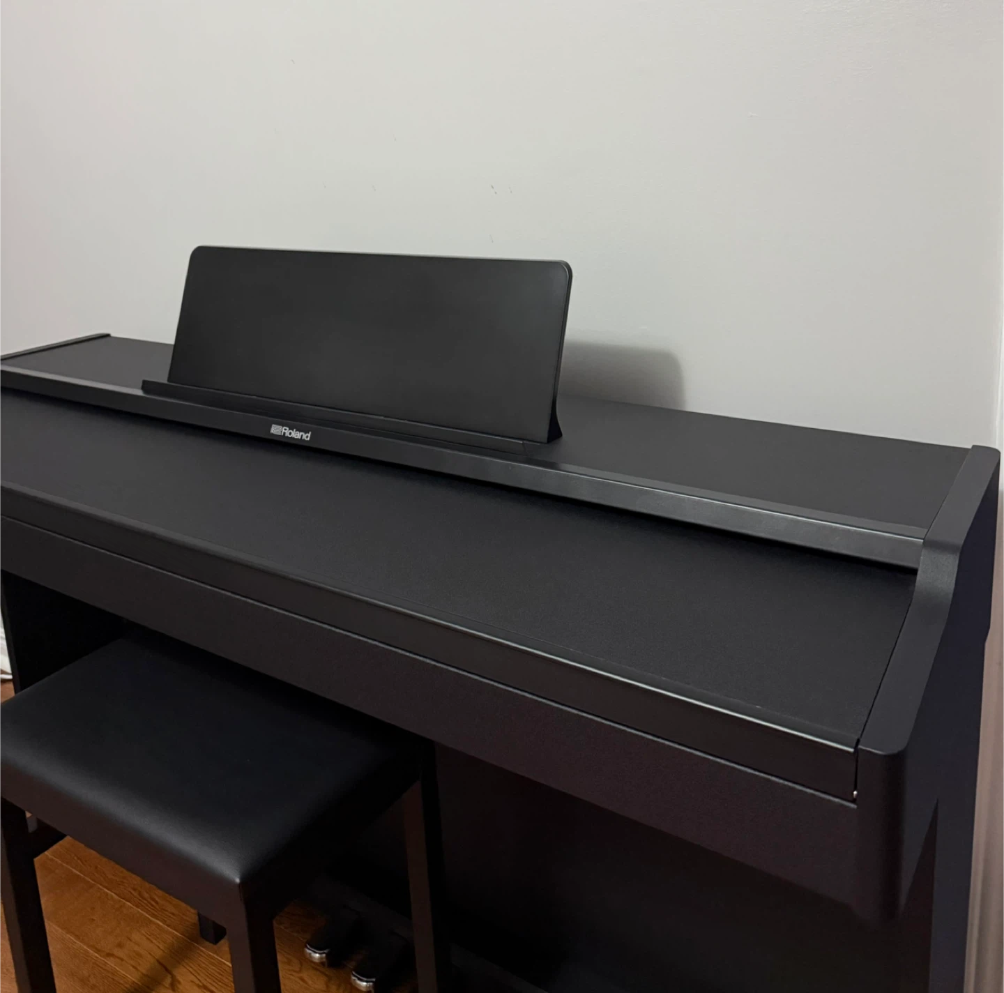 Roland RP-107 Digital Piano w/ Matching Bench - photo 2