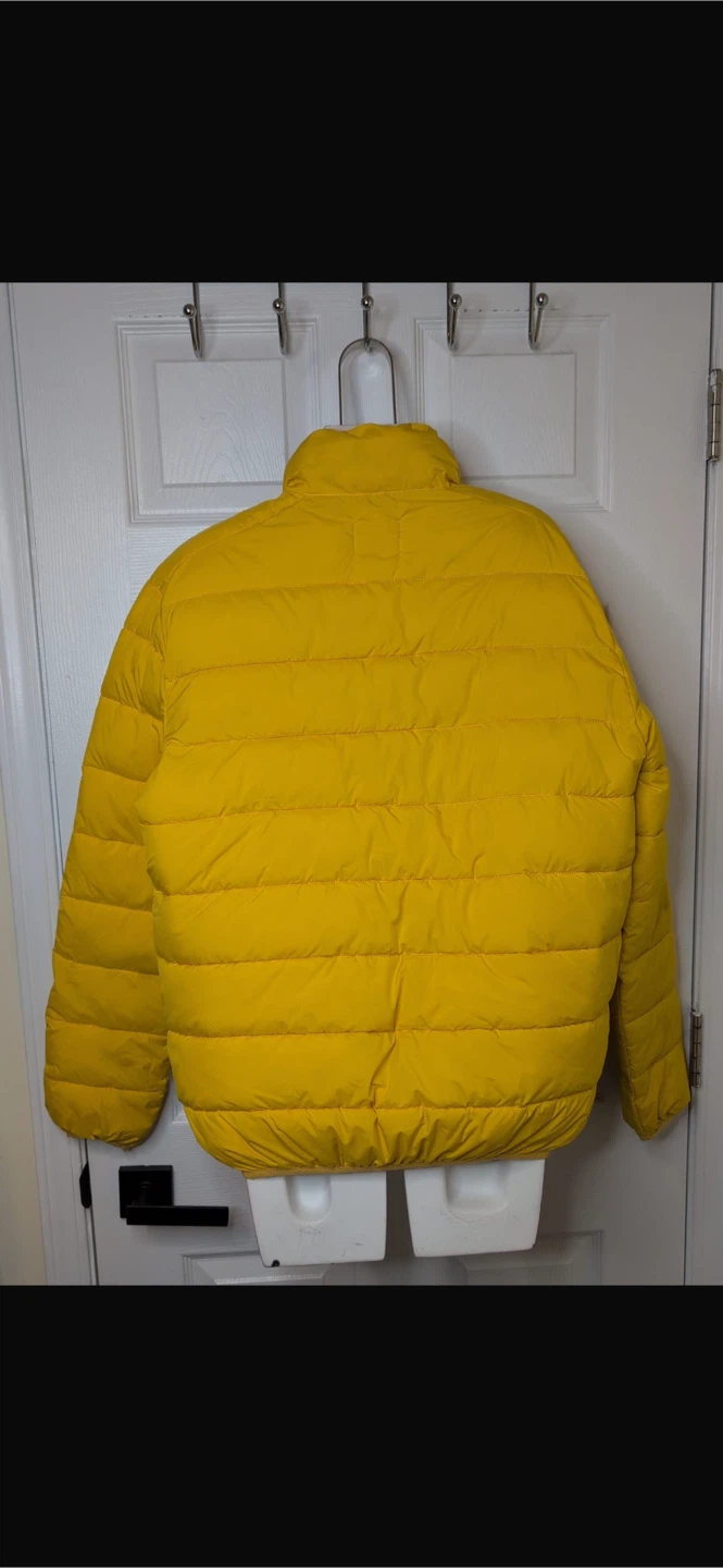 Men’s Forever 21 Yellow Puffer Jacket – Size Medium – EUC - photo 3