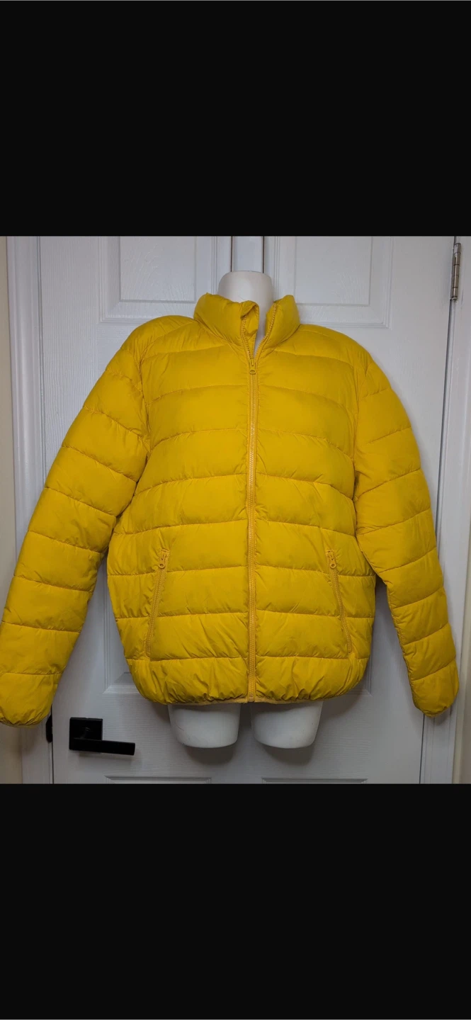 Men’s Forever 21 Yellow Puffer Jacket – Size Medium – EUC - photo 2