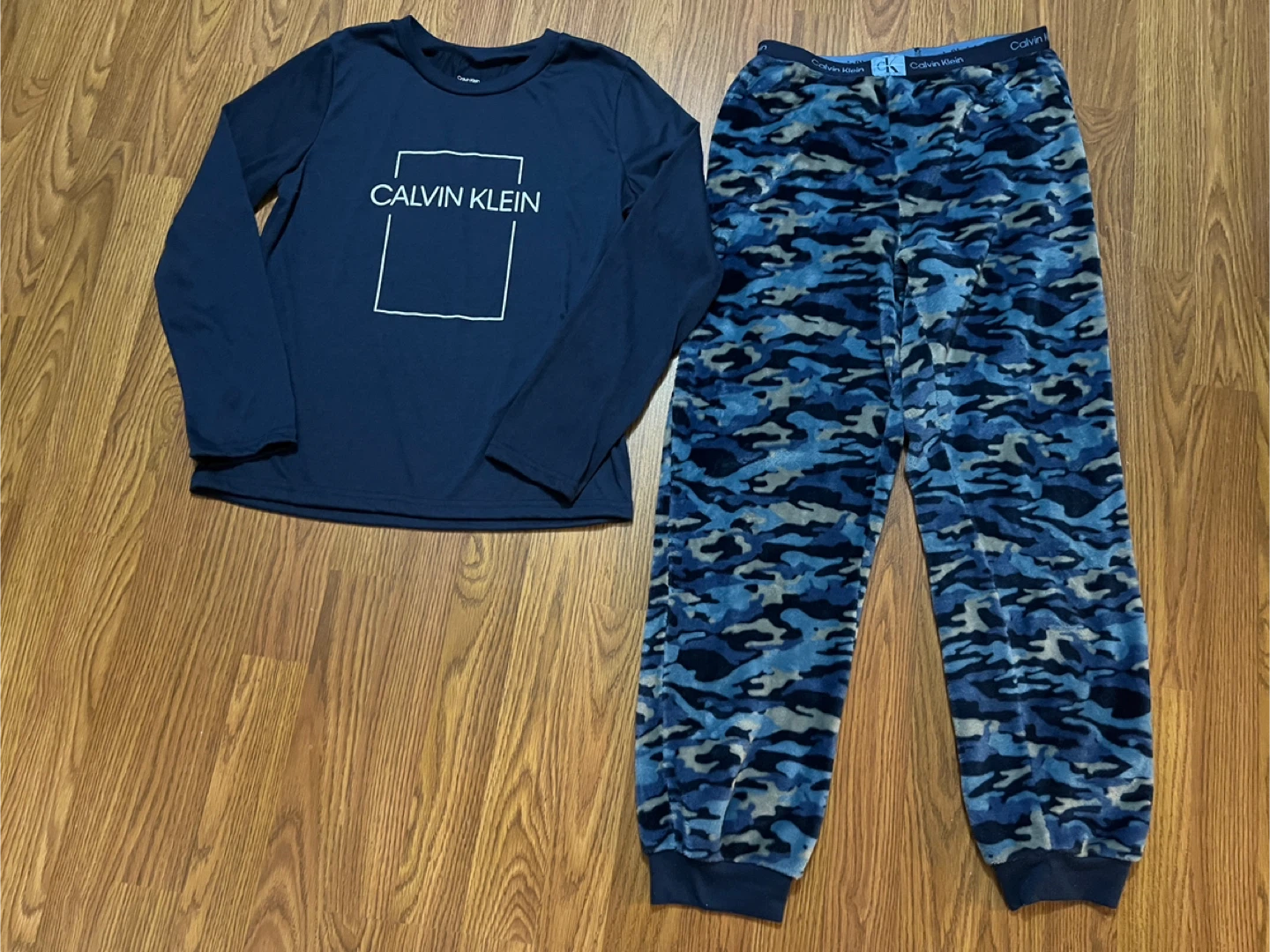 Calvin Klein boys 14/16 pajama set, navy blue camo