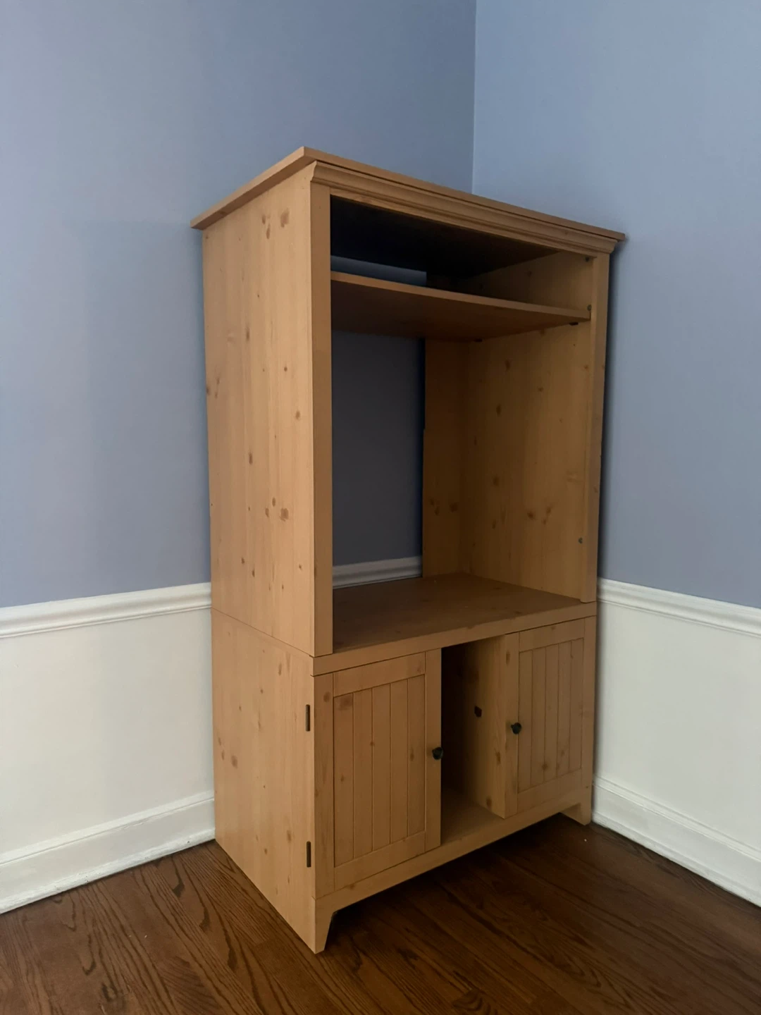 Wood Entertainment Shelf Unit