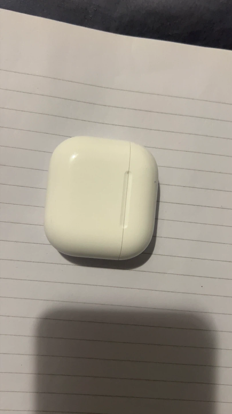 Apple AirPods 4 Charging Case - photo 3